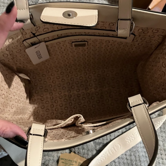 NWT Guess Lindey Mini Tote w/thick Strap - Picture 4 of 4